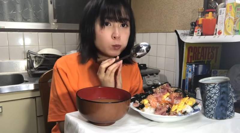 日本正妹廚師《岡奈なな子》用最樸素的方式拍攝日常料理影片給你看 - 圖片1 日本正妹廚師《岡奈なな子》用最樸素的方式拍攝日常料理影片給你看 - 圖片1