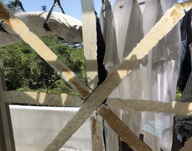 《膠帶殘膠對策》防颱留在窗戶上的封箱膠帶殘膠，原來用這個東西就能完全除去！？