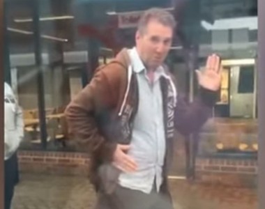 乖小孩不要學《老爸跟火車賽跑影片爆紅》其實就是為了多看女兒幾秒...