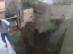 全被錄下的《過激小強消滅法》竟然用汽油把自家院子給炸了...... 全被錄下的《過激小強消滅法》竟然用汽油把自家院子給炸了......