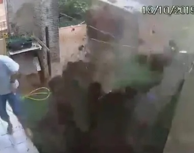 全被錄下的《過激小強消滅法》竟然用汽油把自家院子給炸了......