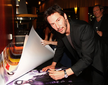 最不像巨星的巨星《基努李維好人傳說+1》對不敢要簽名的影迷送禮