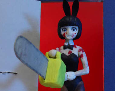 【有片】18禁獵奇的《電鋸兔女郎》一刀劈開裸體又有觸手的恐怖噁男