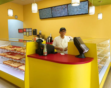 「老爸新開的甜甜圈店都沒有人」 就在這個推的隔天......