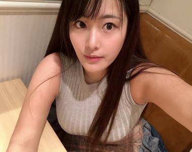 天然爆彈娘《秋山夏帆》著衣巨乳讓人無法抵擋的I級威力
