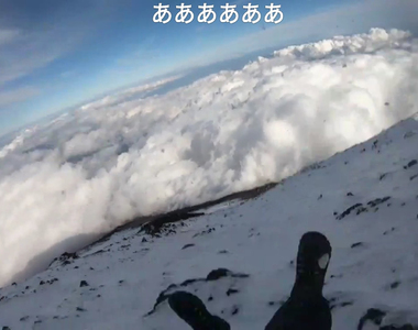 《人生最後的直播》日本網友冬天獨攀富士山滑落 裝備噴飛的恐怖過程全都錄……