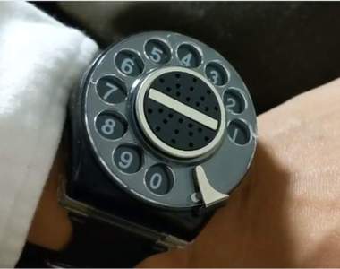 時代的眼淚《復古轉盤手錶》想知道時間得先播號才為你報時