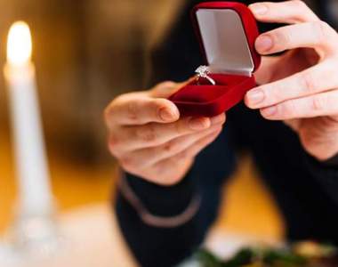 是浪漫還是驚嚇?《農夫的奇葩求婚法》把戒指套在乳房上求婚是......