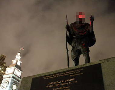 被人惡作劇《甘地像在夜晚發出紅光》變成電影裡的反派角色了......