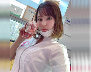 正妹潔牙師《西原愛夏》發炎的我願意天天到診所報到請她幫我消腫