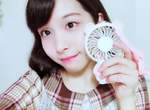 日本妹子流行《跟手持電風扇一起拍照》夏天降溫小物也變成了一種搭配了呢 日本妹子流行《跟手持電風扇一起拍照》夏天降溫小物也變成了一種搭配了呢