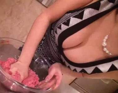 エロ×美食《AV視角料理節目》食譜完全進不去腦袋裡的新型料理教學ww