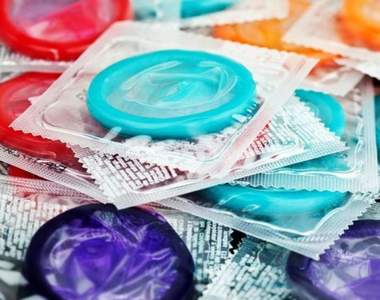 網友戰《保險套該男生買還是女生買》享受安全性行為前默默在乎面子與開銷問題