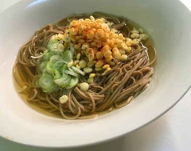 泡麵更好吃的方法《烘焙茶蕎麥麵》只要改變泡麵的湯就可以完全不一樣 ❤