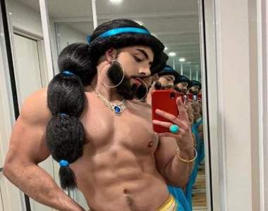 產地澳洲《肉男版茉莉公主》賈方表示阿拉丁這次我讓給你，不用謝我XD