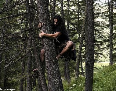 義大利野人開課《在阿爾卑斯山學生存技能》我們也可以在中央山脈開一樣的課耶