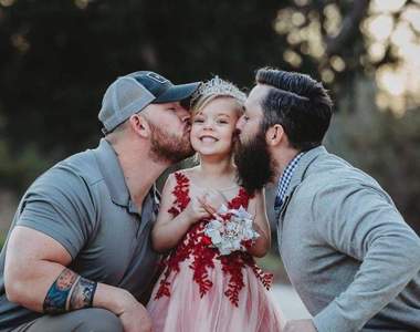 溫馨《女孩與兩個爸爸的攝影》但是他們不是同性夫夫喔