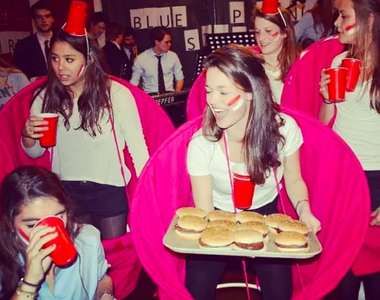 又一個美國之謎《紅色杯子》到底為什麼一定是紅色杯子