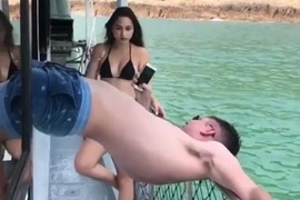 《IG美照後的男人》我覺得他們可以跟「等待購物的男人」當好朋友 《IG美照後的男人》我覺得他們可以跟「等待購物的男人」當好朋友