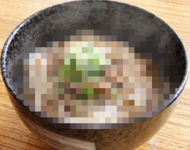 【閱覽注意】日本新推《蟋蟀烏龍麵》100隻蟋蟀揉進麵條裡...還多送幾隻完整的蟋蟀w