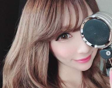 發揮網美功力《蓮蓬頭正妹》大家都習慣洗澡前自拍還是怎樣啊？