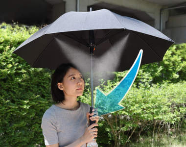 今夏最強宅小物《能防水又能灑水的雨傘》附加小電風扇讓你走在路上又溼又優雅