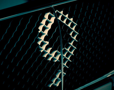 《賓利》發布預告影片 神秘百年紀念車款將於日內瓦車展現身