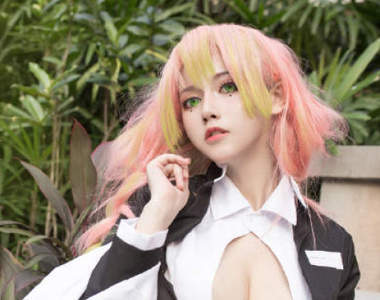 鬼滅之刃cos戀柱《甘露寺蜜璃》別看這樣露胸的暴露造型,其實偶一害羞就會臉紅呢