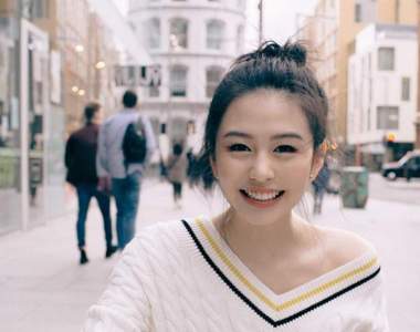 邱淑貞的女兒《沈月》想不到當年性感女神的女兒都已經這麼大惹(゚ω゚;)