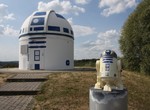 教授是狂粉《德國出現巨大R2-D2》原來是R2-D2啊我還以為是天文台呢 教授是狂粉《德國出現巨大R2-D2》原來是R2-D2啊我還以為是天文台呢