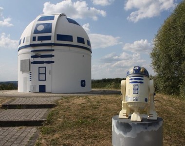 教授是狂粉《德國出現巨大R2-D2》原來是R2-D2啊我還以為是天文台呢