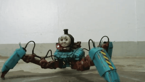 殺戮機器 湯瑪士小火車魔改造 靈活的動作外加眼睛還會動是想要嚇死誰