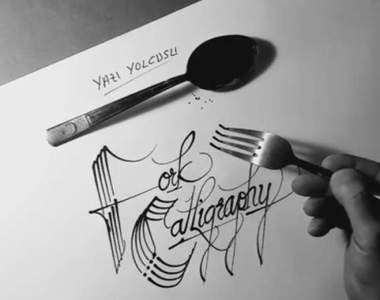 這不是鋼筆而是《用叉子寫出一手好字》四條墨線的效果漂亮到就跟音符一樣