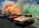 瘋狂壯舉 170輛車齊聚燒胎挑戰金氏世界紀錄 瘋狂壯舉 170輛車齊聚燒胎挑戰金氏世界紀錄