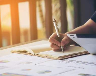 《咖讀族文化》引發爭議　到底在公共場所讀書是認真還是添麻煩？