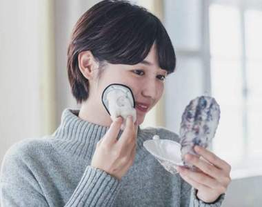 又是牡蠣《牡蠣粉盒》從此用牡蠣補妝也成了一件合理的事...ww