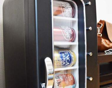 落涼的就是爽《一人販賣機》要是能多個孔假裝可以投幣那就好惹