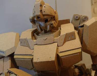 這架純度100%《達人用瓦楞紙做出了一架MS》有這麼高的完成度那鋼彈肯定沒問題