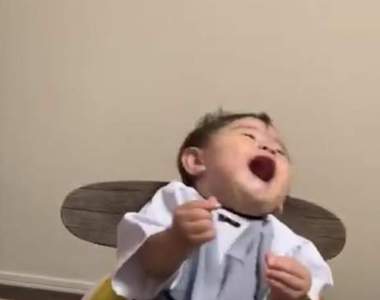 《1歲兒的阿宅魂》從這孩紙看到《K-ON！》的反應，合理懷疑應該是阿宅轉世ww