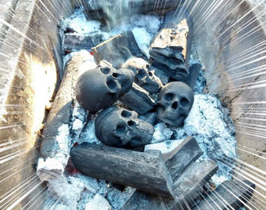 事件性濃厚《骷顱頭木炭》燒過之後焚屍感更加倍ww