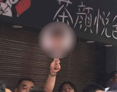 父親用這招接考完試的《追星族女兒》果然是父女很懂女兒想法阿w