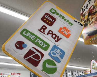 高手在民間《7-11驚見不織布食品模型》看來有手工藝達人隱身店員中...