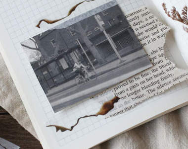 就是愛臭灰搭《焦邊紙膠帶》貼起來模擬那個舊舊的效果質感一級棒