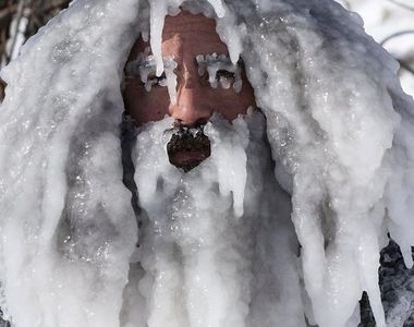 勇者《在極地渦旋下衝浪》結果 這不是海王而是冰王了吧...