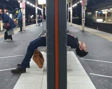 《澀谷醉鬼睡相》換個推特帳號這裡各種誇張睡姿更新比較快