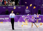 《日本禁止冰迷丟禮物的理由》看過《羽生結弦》演出後滿天的小熊維尼就能理解為什麼... 《日本禁止冰迷丟禮物的理由》看過《羽生結弦》演出後滿天的小熊維尼就能理解為什麼...