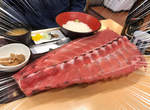 《尺寸驚人的中落定食》自己刮的鮪魚背骨肉,大小根本菜單照片的3倍...(⊙_⊙) 《尺寸驚人的中落定食》自己刮的鮪魚背骨肉,大小根本菜單照片的3倍...(⊙_⊙)