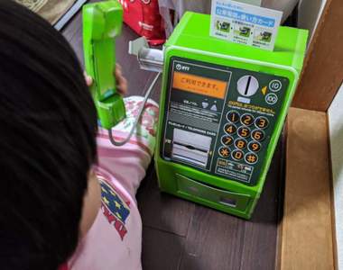 超逼真《紙作公共電話》話題兒童雜誌附錄最新作,讓手機世代的小朋友也能學習用法...