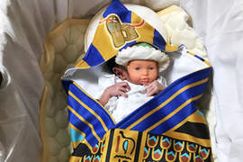媽媽自製《法老包巾》把小孩秒變古埃及國王，享受成為法老王之母的樂趣ww