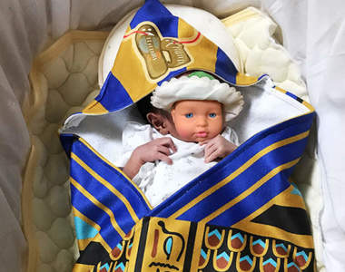 媽媽自製《法老包巾》把小孩秒變古埃及國王,享受成為法老王之母的樂趣ww